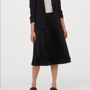 H&M Pleated MIDI Skirt